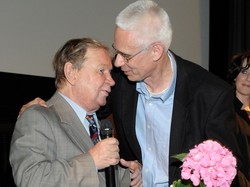 Wielki powrót Romana Kłosowskiego. Legenda kina na premierze "Kop głębiej"