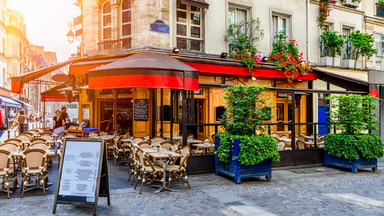 Restauracje i centra handlowe we Francji będą dostępne tylko dla zaszczepionych