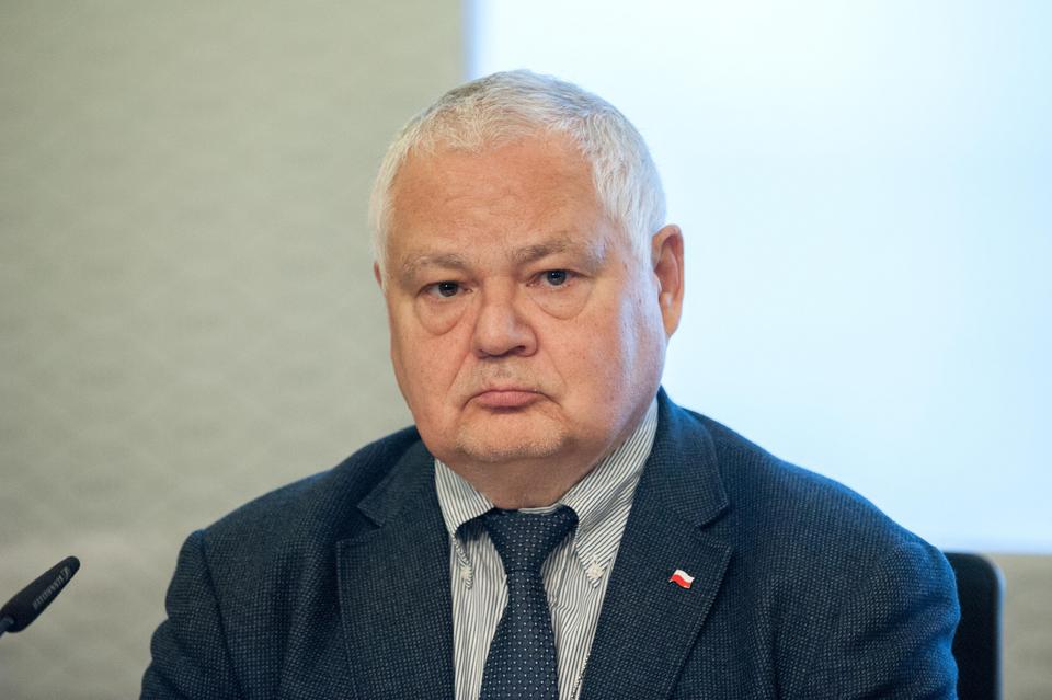 Senator PiS Jan Maria Jackowski pisze do prezesa NBP Adama Glapińskiego ws.  zarobków jego "dwórki"