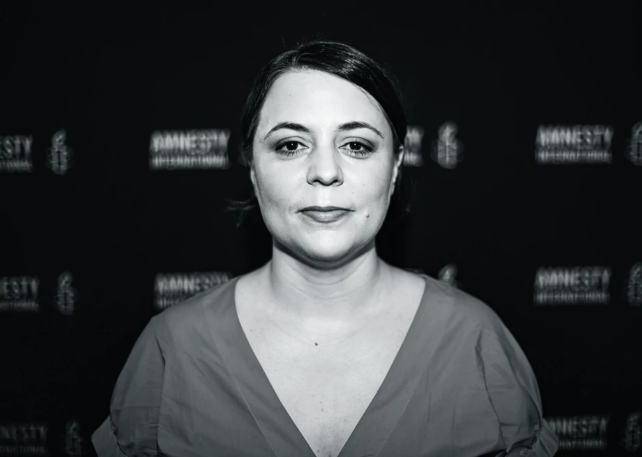 Anna Błaszczak-Banasiak, dyrektorka Amnesty International Polska – polskiego oddziału największej na świecie organizacji międzynarodowej zajmującej się ochroną praw człowieka.