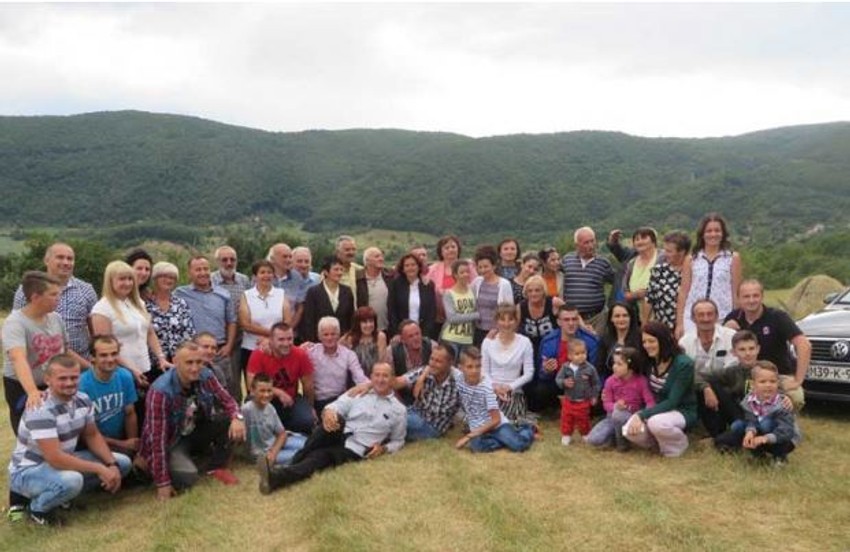 Helena Božić Kingsli s rodbinom u Slatini kod Rogatice 