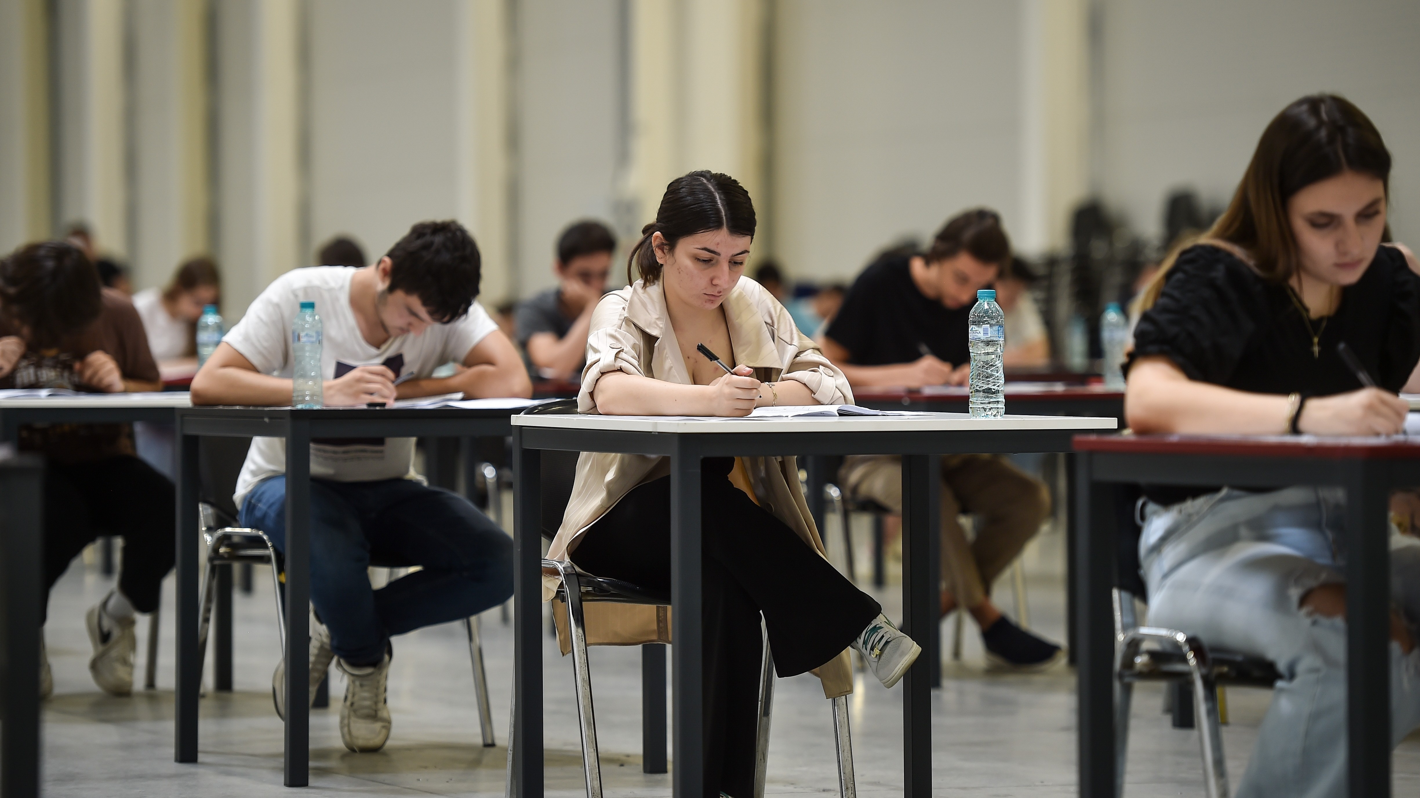 Concurs directori de școli 2026 Patru profesori au luat nota 1,50 și doar 34 au obținut punctaj maxim Care este județul cu cea mai mare rată de promovare și ce rezultate s-au înregistrat în București