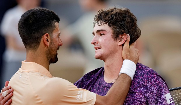 Novak Đoković i brazilski teniser Fonseka posle meča na Rolan Garosu | Foto: Getty Images