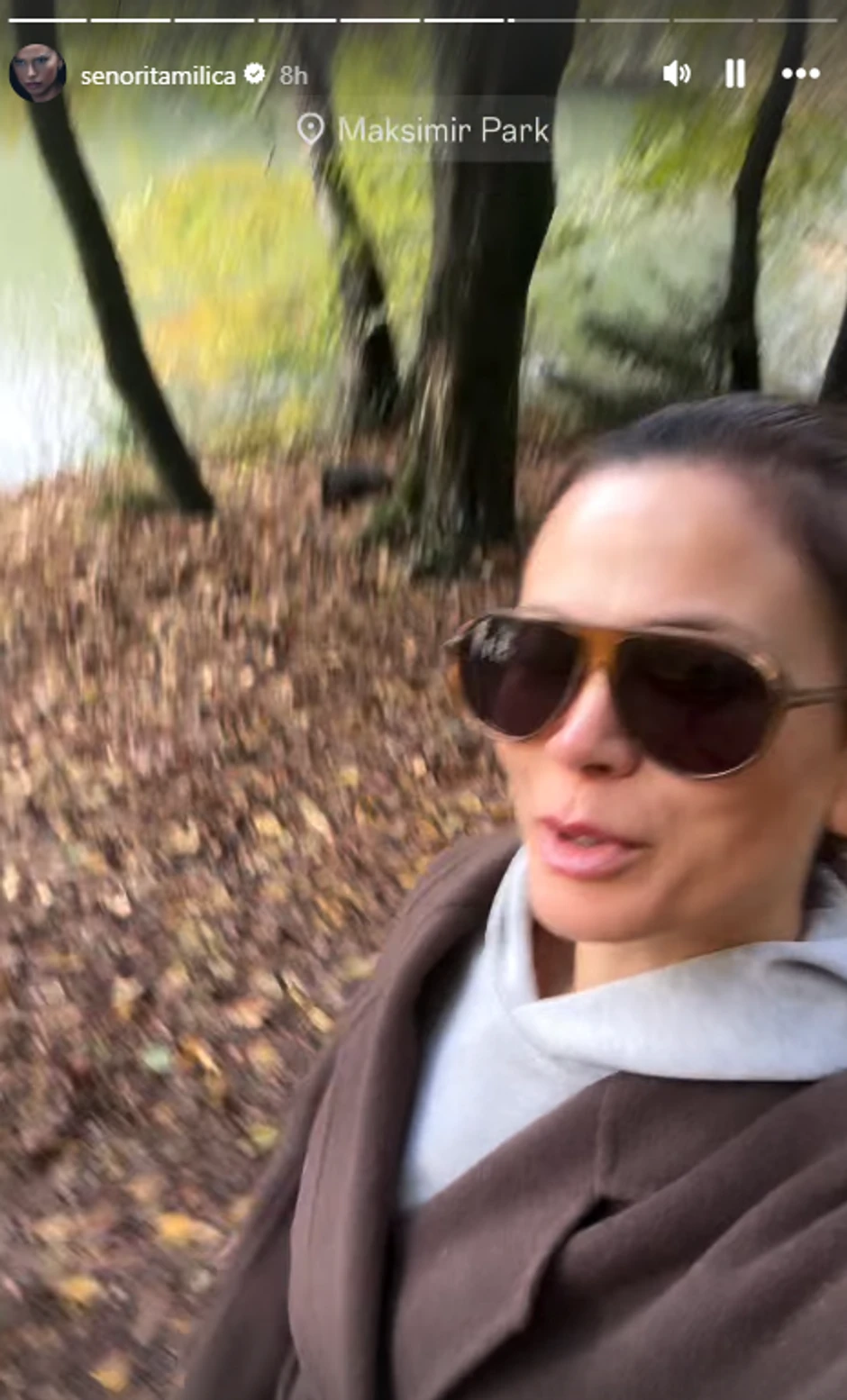 Milica Pavlović šeta bez trunke šminke