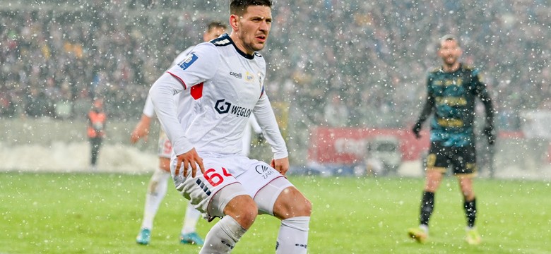 Piłkarz Górnika obraził sędziego. Posłuchaj, za co zobaczył czerwoną kartkę [WIDEO]