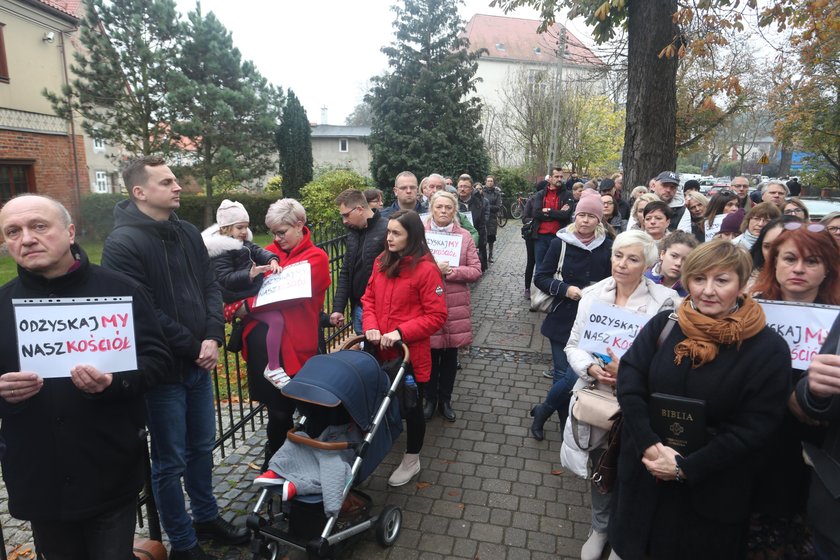 Protest przed kurią w Gdańsku