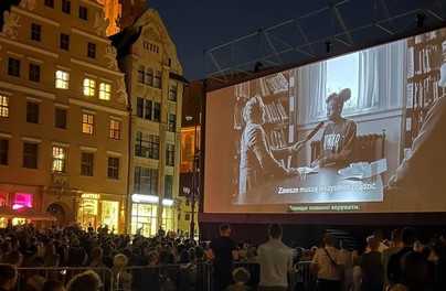 Pan Tadeusz na wrocławskim Rynku. Jubileuszowy pokaz filmu Andrzeja Wajdy