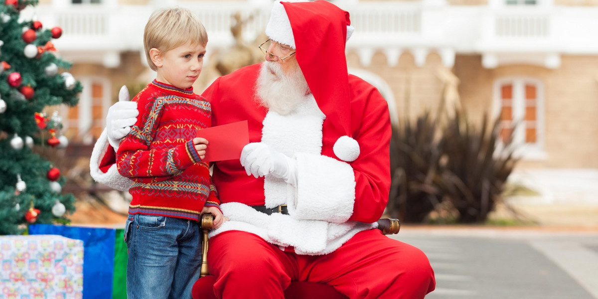 Psycholog radzi, by nie zmuszać dziecka do zrobienia zdjęcia z Mikołajem