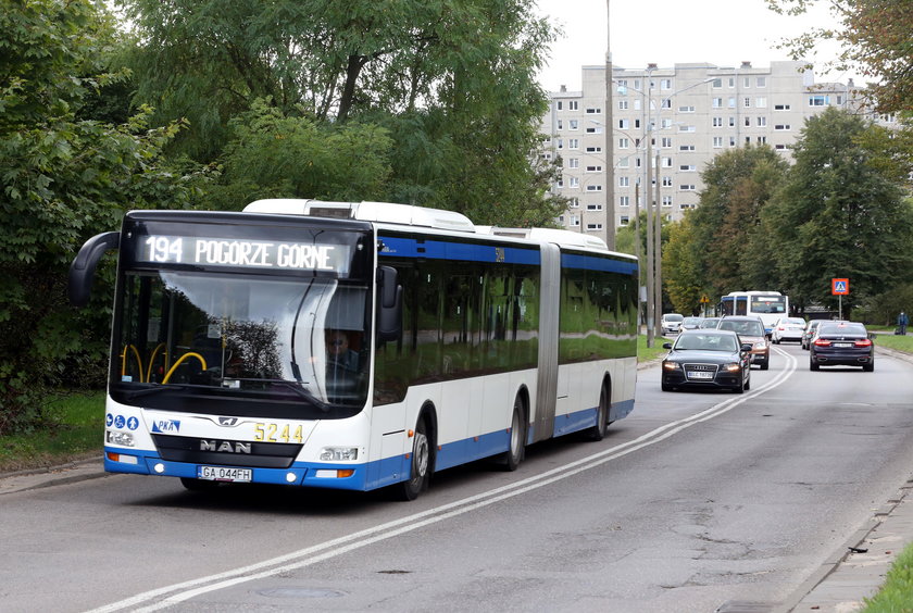 Na przebudowanej Kwiatkowskiego w Gdyni będą buspasy.