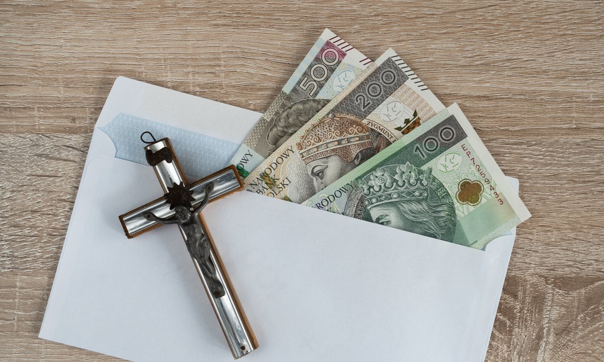 Co dać księdzu zamiast koperty po kolędzie? Duchowny wymienił jedną rzecz