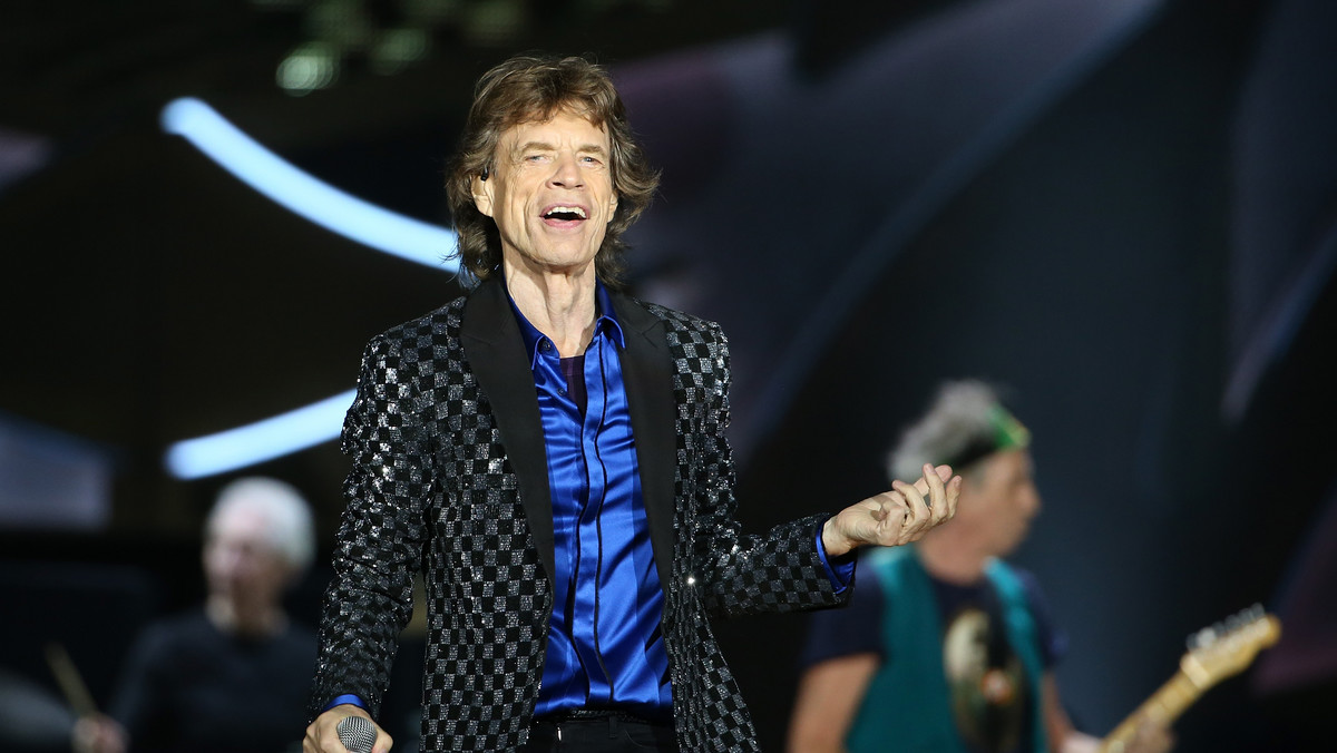 Mick Jagger opublikował na Instagramie pierwsze zdjęcie po operacji. Lider The Rolling Stones przeszedł zabieg wymiany zastawki serca. Przez problemy zdrowotne wokalisty zespół przesunął trasę koncertową, która miała rozpocząć się w kwietniu.