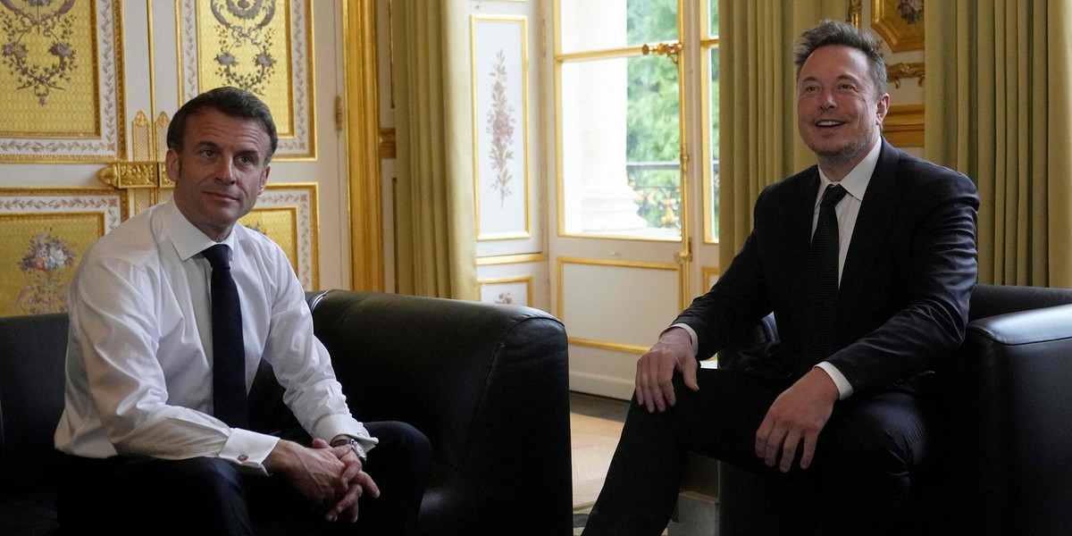 Emmanuel Macron i Elon Musk podczas spotkania w Paryżu.