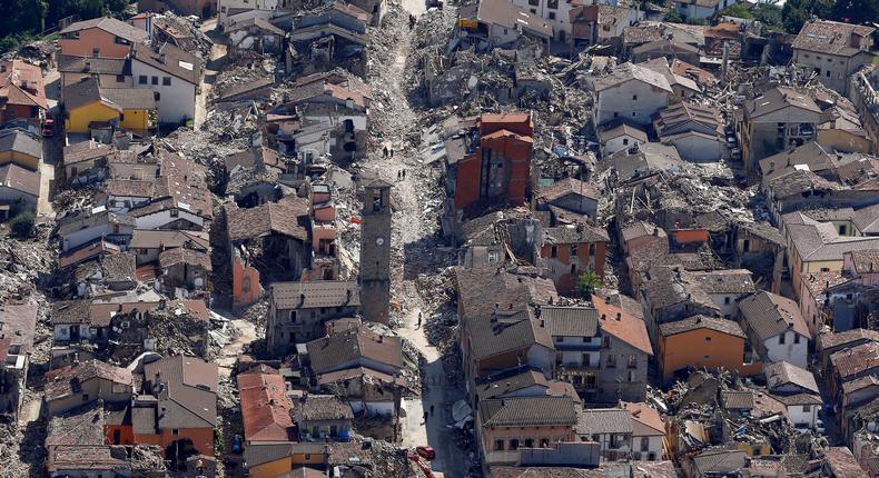 Italy's Renzi says August quake caused at least 4 billion euros of damage