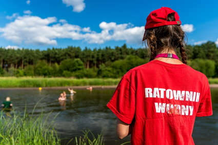 Tyle zarabiają najlepsi ratownicy wodni. Nie wystarczy dobrze pływać