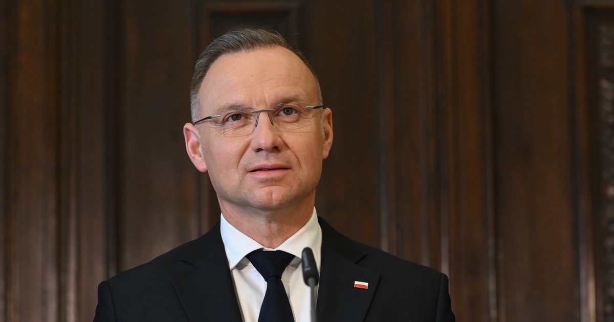 Sokkoló baleset érte a lengyel elnököt, részlegesen elveszítette az egyik ujját