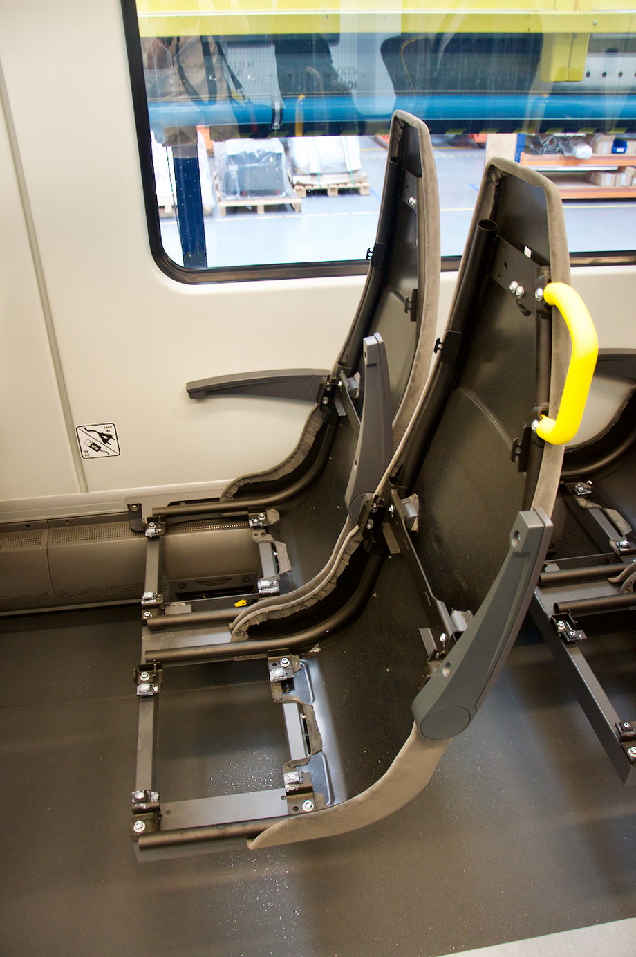 Dolna część foteli jest ruchoma, co pozwala na podróż w nieco wygodniejszej pozycji na dłuższej trasie. 