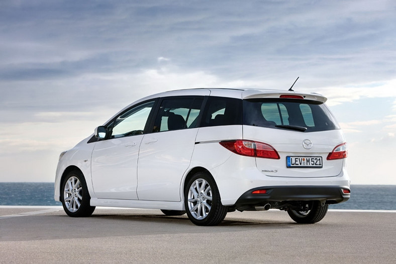 Mazda 5 – biała, lekka, oszczędna