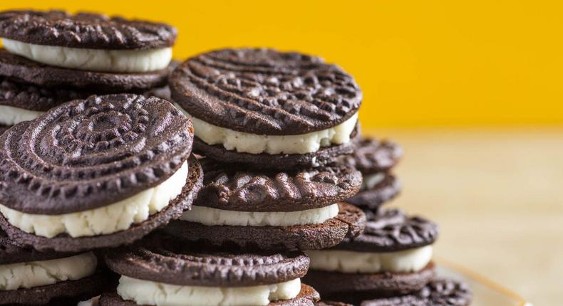 Homemade Oreo cookies (Serious guy)