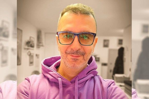 "DOKTORKA MI JE REKLA DA MU JE OSTALO JOŠ 15 MINUTA ŽIVOTA" Pevaču otac umro na rukama, on od stresa oboleo: "Smršao sam 20 kilograma"