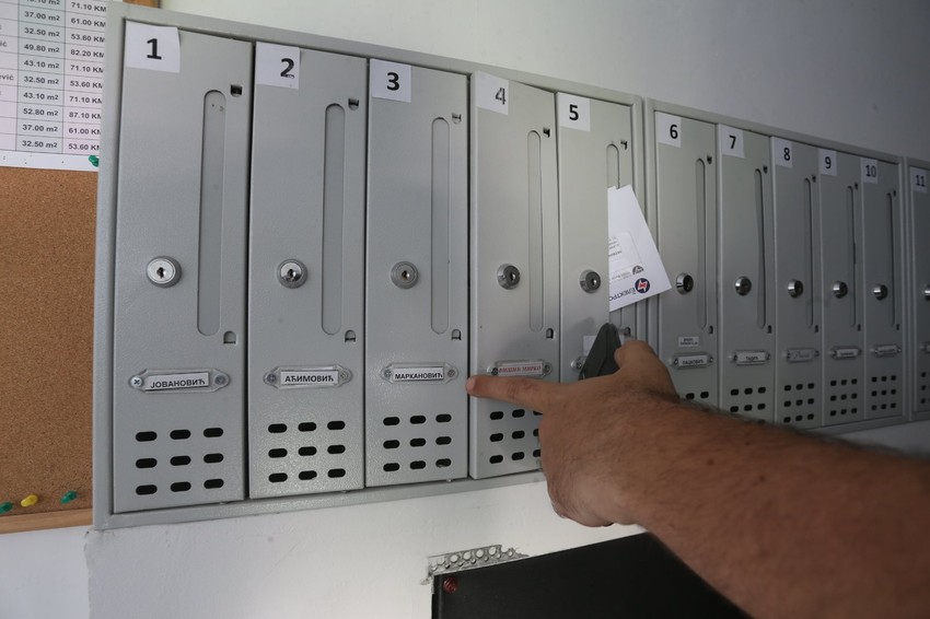 Poštansko sanduče u zgradi gde je Oglica Markanović radila 