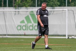 Michniewicz przed bojem o Ligę Mistrzów: Legii nie przeszkodzą białe noce