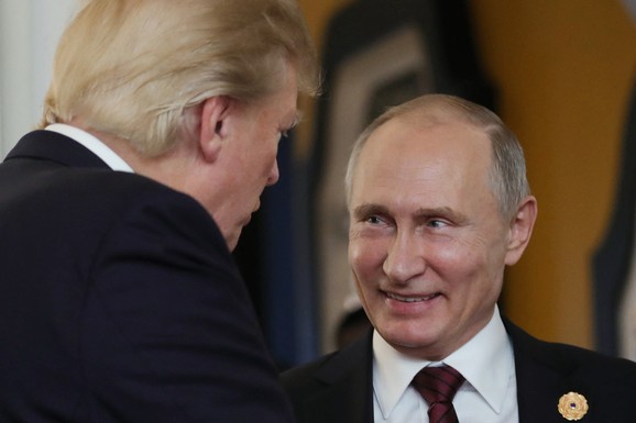 "NA JEZIKU MED, A U SRCU JED" Ovako Putin uspeva da MANIPULIŠE Trampom, procurile NAJMRAČNIJE tajne iz Bele kuće: "Dobar KGB-ovac traži slabost..."