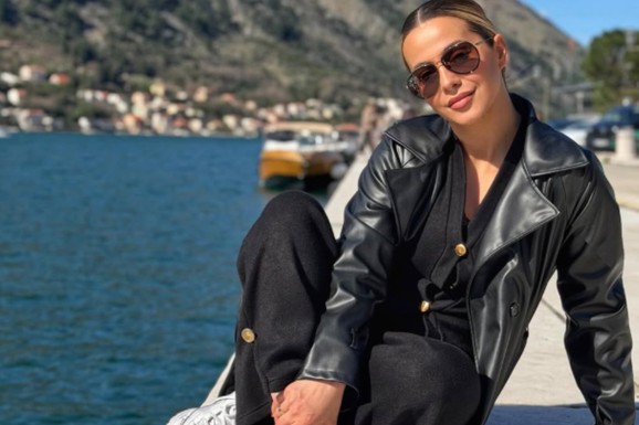 NIKO NIJE ZNAO DA JE TRUDNA Porodila se pevačica i objavila prvu sliku sina: "Ako ste se pitali gde sam nestala, evo odgovora"