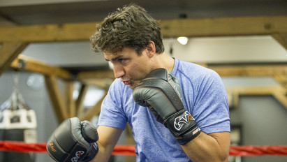 A kanadai miniszterelnök meg akarja verni a Jóbarátok sztárját
