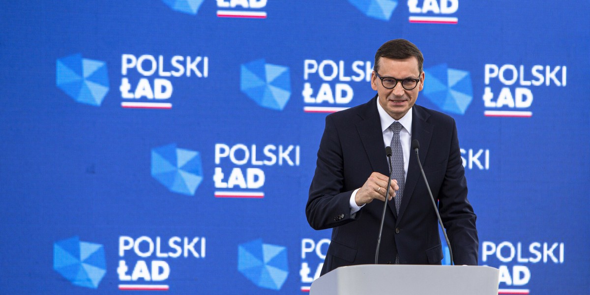 Były premier Mateusz Morawiecki podczas otwarcia drogi S61 w sierpniu 2021 r.