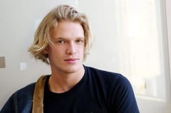 Cody Simpson z dzieciaka wyrósł na przystojniaka [ZDJĘCIA]
