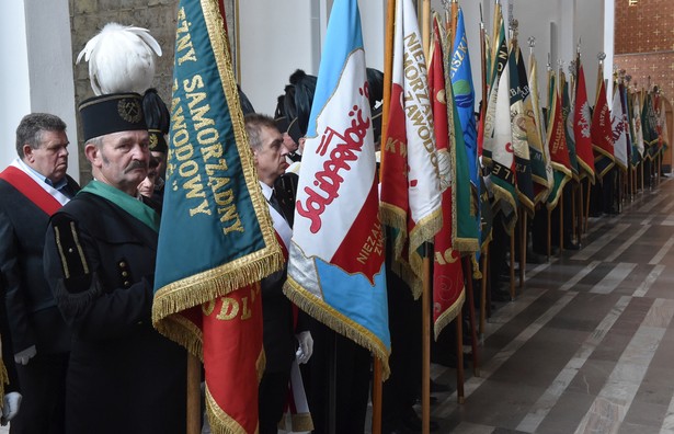 Msza św. w kościele NMP Matki Kościoła w Jastrzębiu-Zdroju w ramach obchodów 36. rocznicy podpisania porozumienia jastrzębskiego i powstania NSZZ "Solidarność".