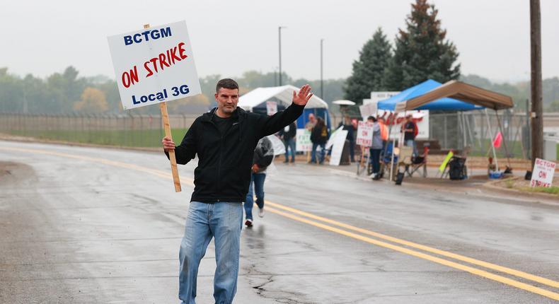Kellogg's Cereal plant workers demonstrate in front of the plant on October 7, 2021 in Battle Creek, Michigan.
