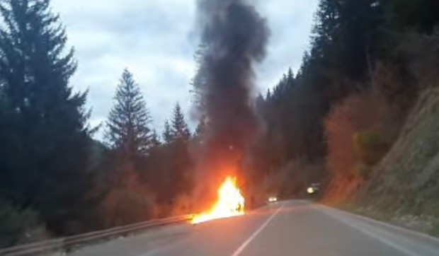 Zapalilo se automobil kod Užica