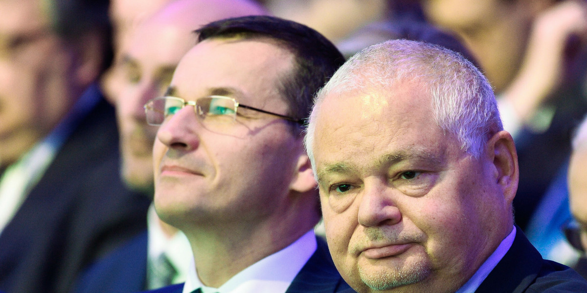 Mateusz Morawiecki i Adam Glapiński podczas konferencji NBP w 2016 r.