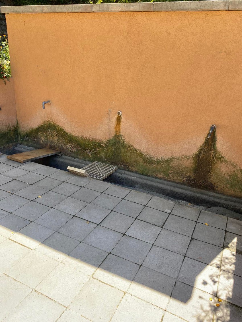 Topla voda sada izlazi samo iz šahte, što izaziva zabrinutost kod lokalnih stanovnika