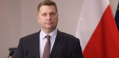 Rewolucja w szkołach. Czarnek chce obowiązkowych lekcji ze strzelania