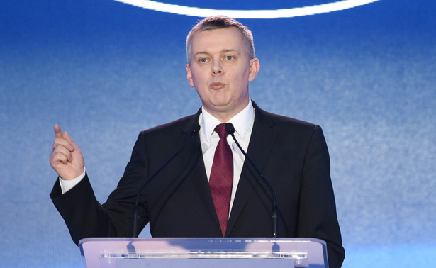 Siemoniak: Prezydent jest przez ministra Macierewicza odcinany od armii