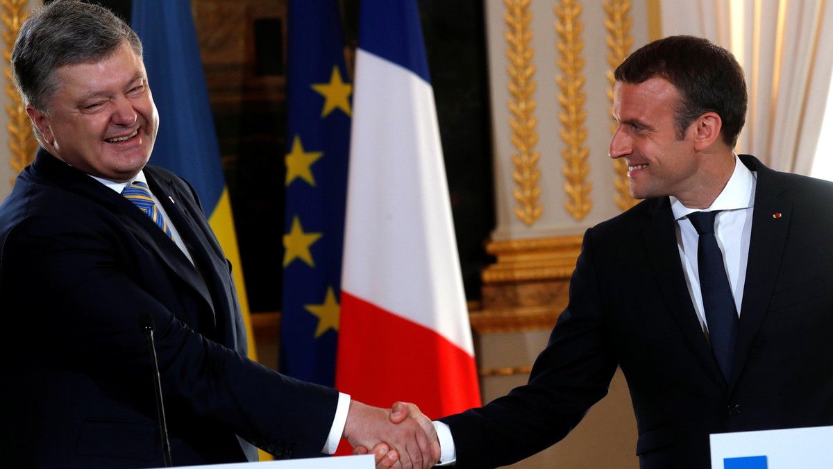 French President Emmanuel Macron and Ukrainian President Petro Poroshenko attend a joint news conference at the Elysee Palace in Paris