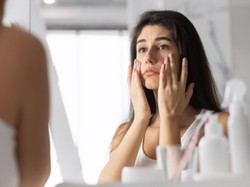 Szukasz sposobów na zmęczoną twarz? Najlepsze preparaty znajdziesz w... kuchni!