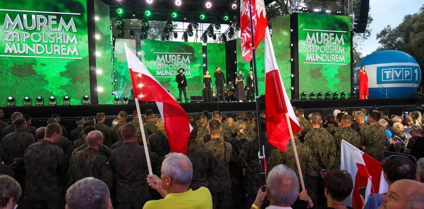 Koncert "Murem za polskim mundurem". TVP starała się to ukryć?