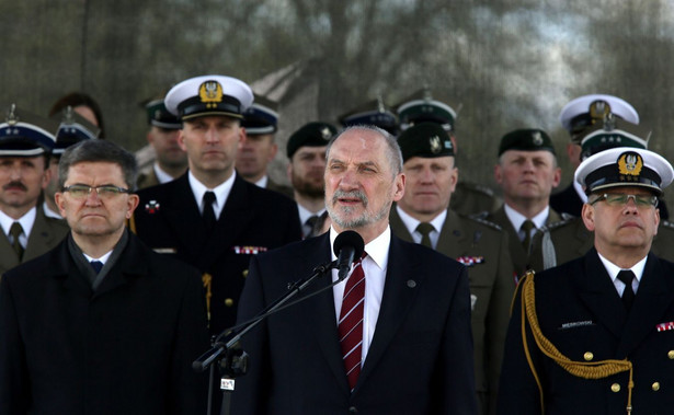 Macierewicz o nowych materiałach smoleńskich: SKW film odkryła 10 dni temu, a w KPRM znaleziono dysk ze zdjęciami