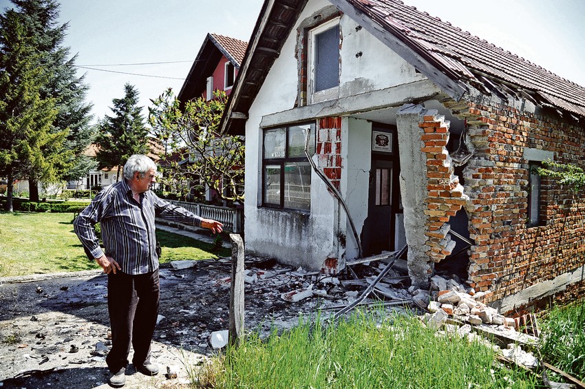 Tragovi na kući nakon užasnog udesa