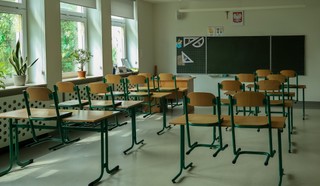Nauczyciele przed największą zmianą od 40 lat. Rewolucja w pensjach i czasie pracy. Koniec z wcześniejszym wychodzeniem do domu. Między lekcjami i po nauczyciel napisze co robił