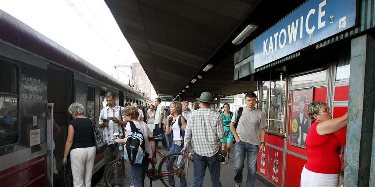 Katowice, pociągi, dworzec, tłum, zmiany