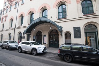 Kraków: Przed Starym Teatrem manifestacja 'To jeszcze nie koniec'