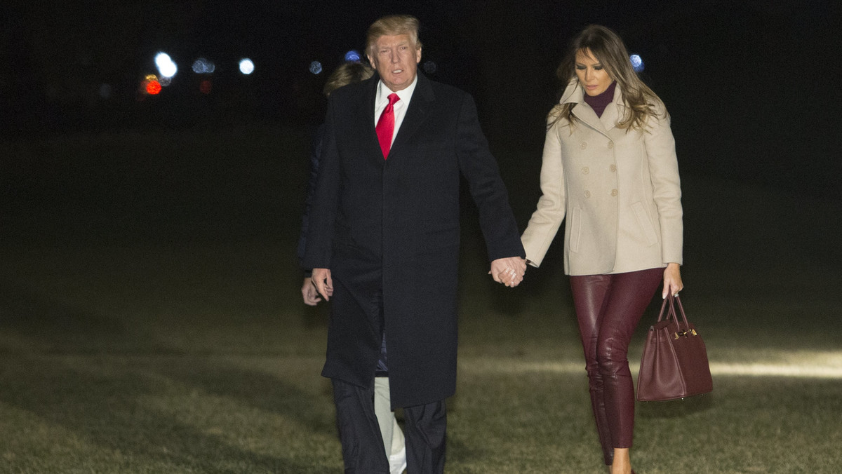 Melania Trump w skórzanych obcisłych spodniach i szpilkach wraca do Białego Domu