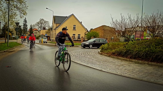 Wiosna w tym roku się do nas nie spieszy, dlatego turyści w Drawsku Pomorskim postanowili wyruszyć aby ją powitać. 2 maja zorganizowano dwa rajdy turystyczne: pieszy i rowerowy.