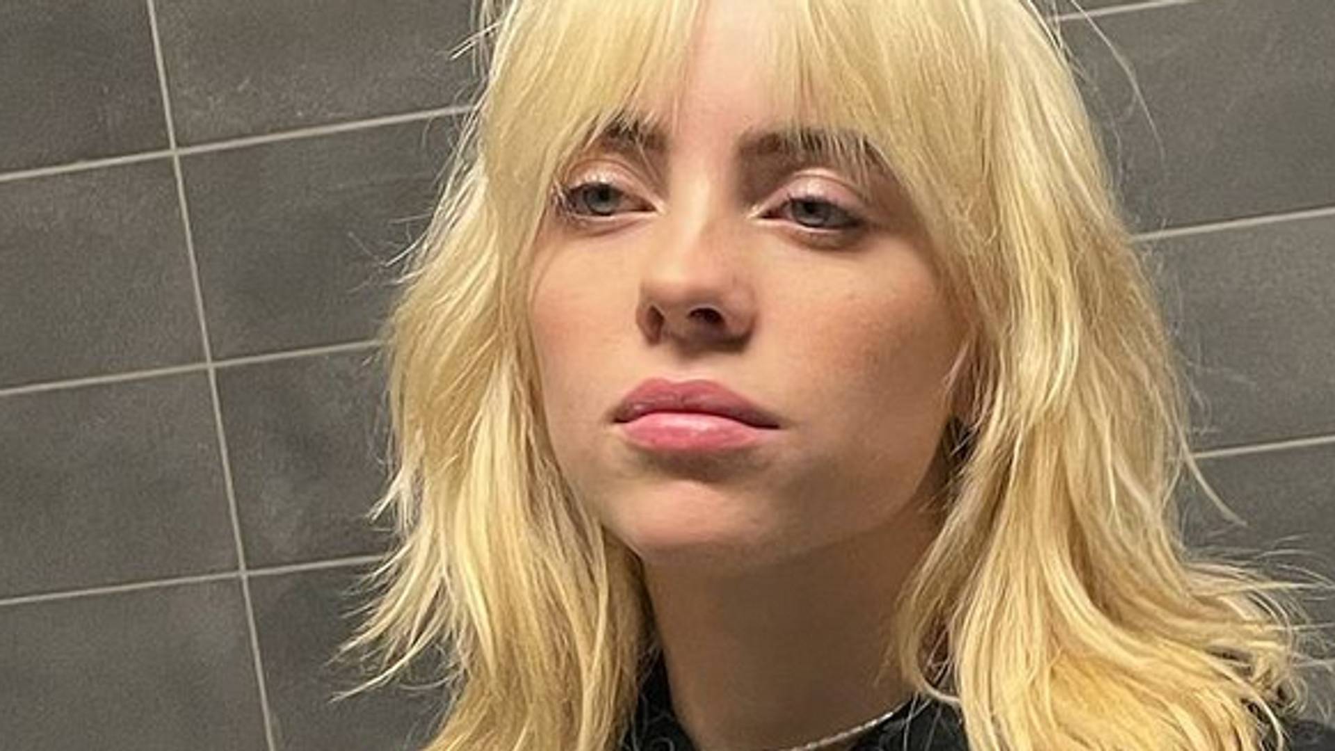 Billie Eilish se transformisala u Marilyn Monroe za novu naslovnicu Vogue magazina i želimo stalno da je gledamo ovakvu