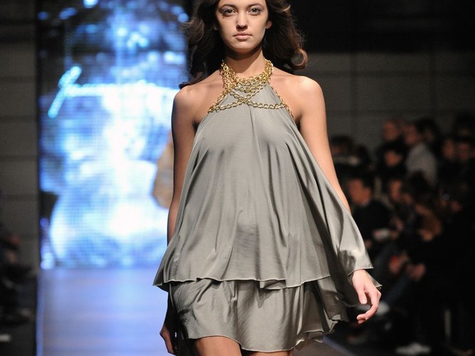 Natalia Jaroszewska w kolekcji wiosna-lato 2011 na Fashion Week Poland