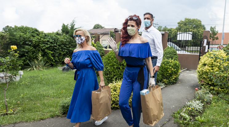 Veráék immunerősítő készítményekkel kedveskedtek az idősotthon lakóinak